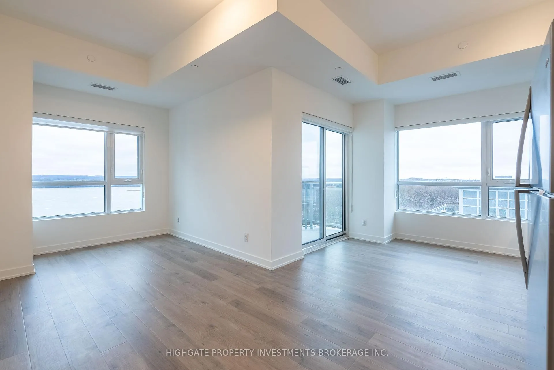 Photo 4 of Unit 1109, 56 Lakeside Terrace, Barrie, Little Lake — HOMEH