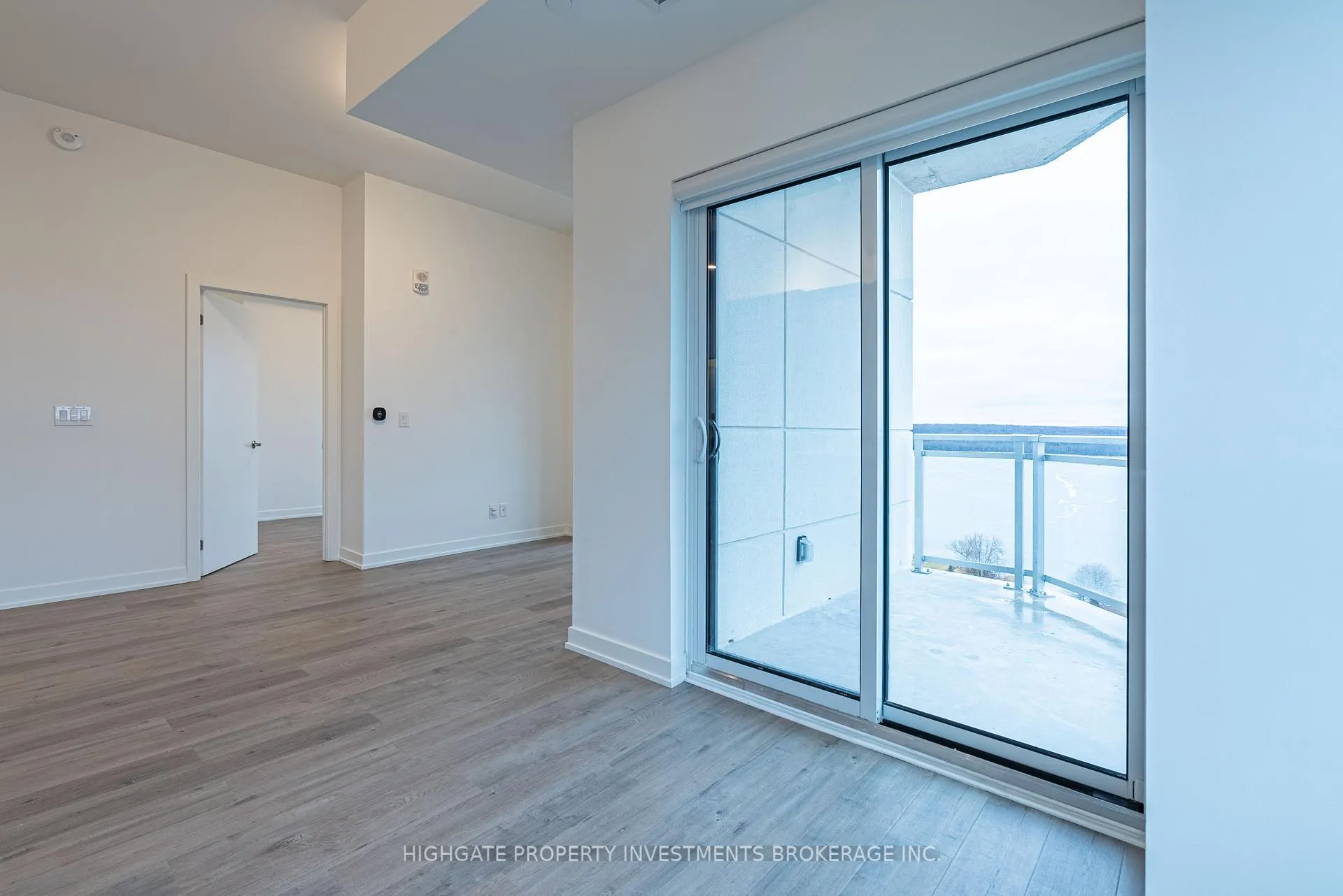 Photo 5 of Unit 1109, 56 Lakeside Terrace, Barrie, Little Lake — HOMEH
