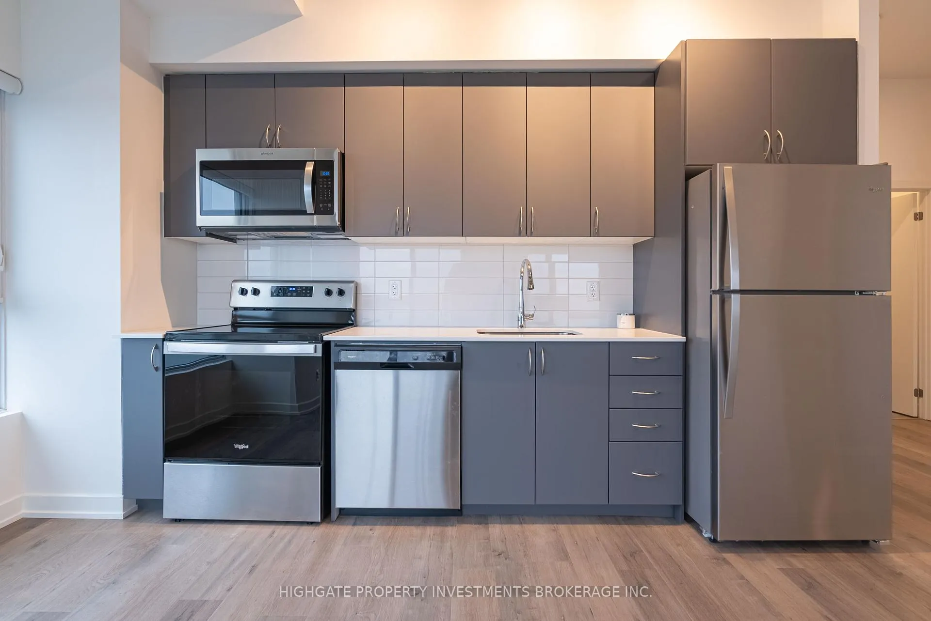 Photo 8 of Unit 1109, 56 Lakeside Terrace, Barrie, Little Lake — HOMEH