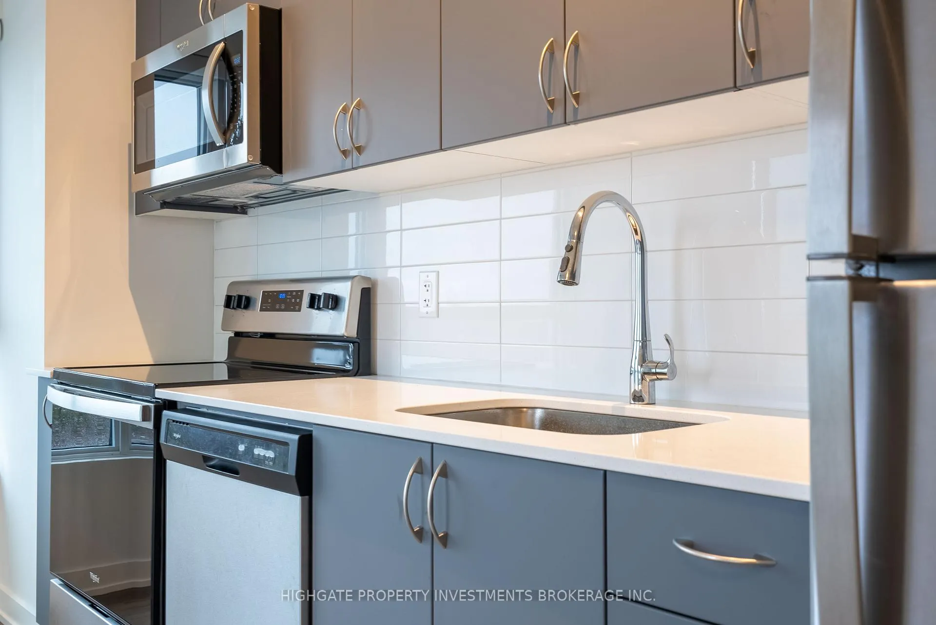Photo 9 of Unit 1109, 56 Lakeside Terrace, Barrie, Little Lake — HOMEH