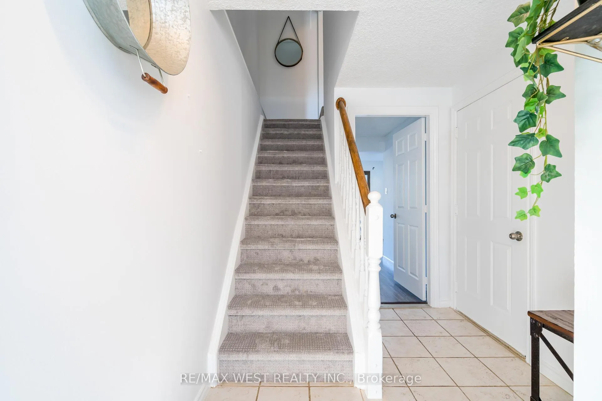 Photo 5 of Unit 20, 220 Ormond Drive, Oshawa, Samac — HOMEH