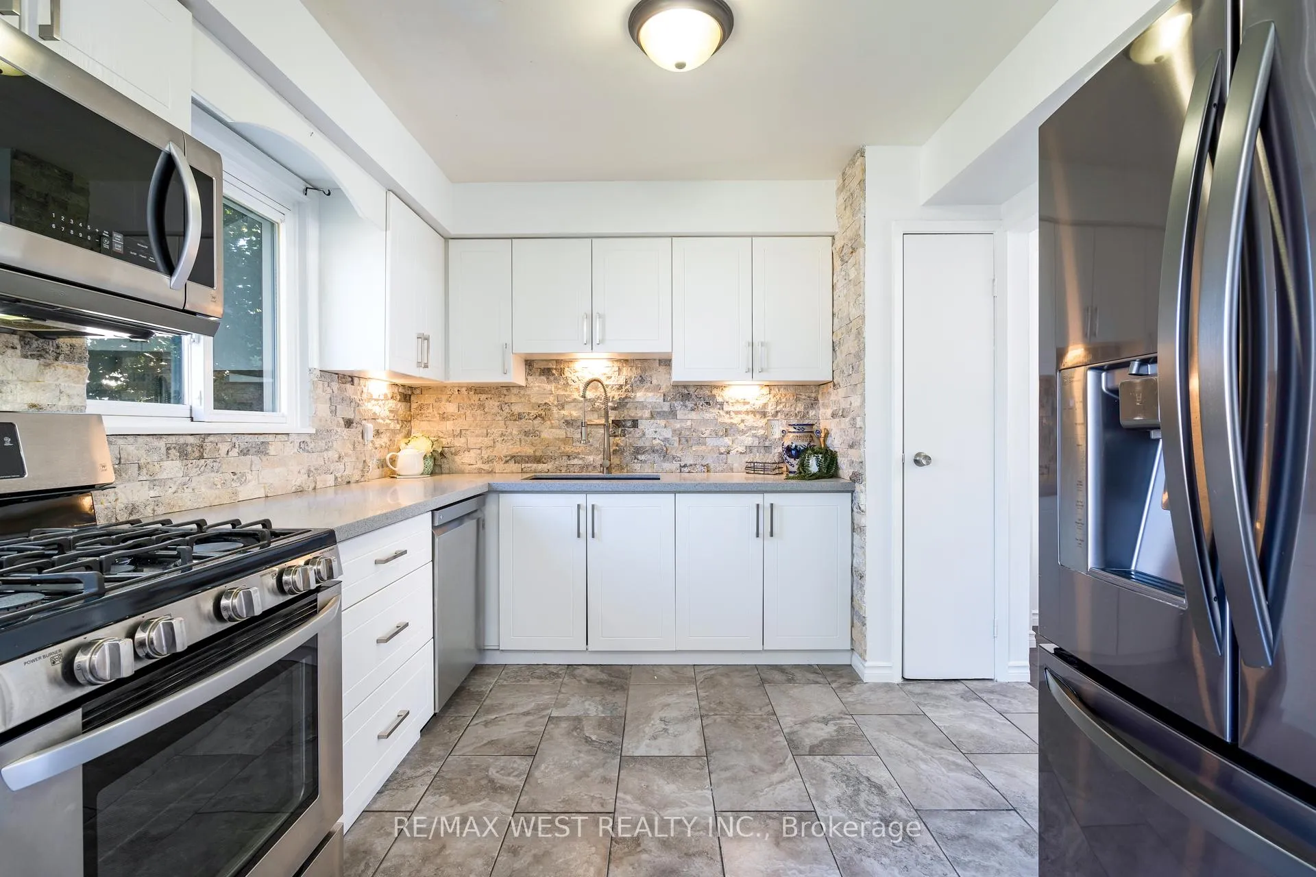 Photo 23 of Unit 20, 220 Ormond Drive, Oshawa, Samac — HOMEH
