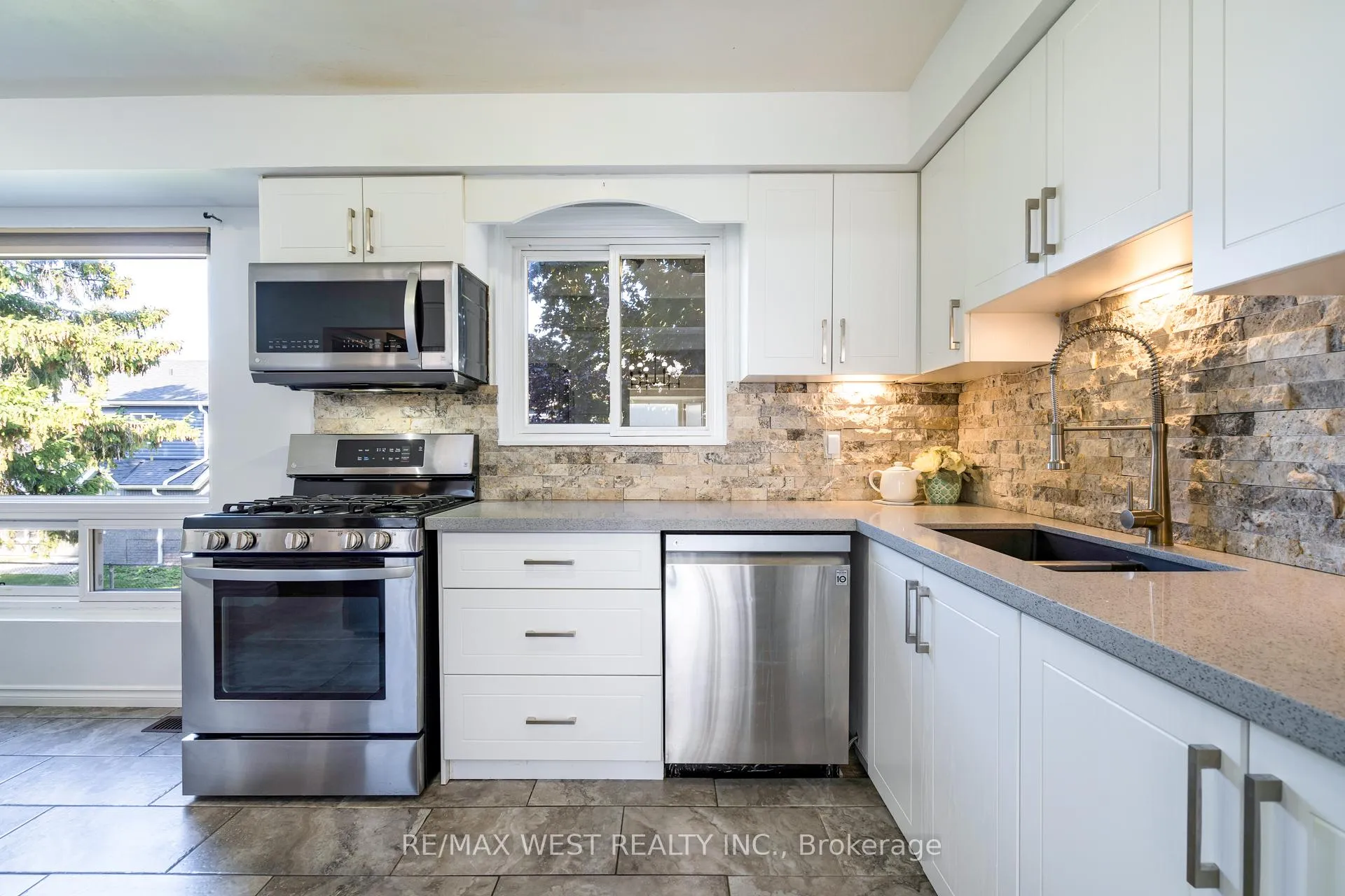 Photo 25 of Unit 20, 220 Ormond Drive, Oshawa, Samac — HOMEH