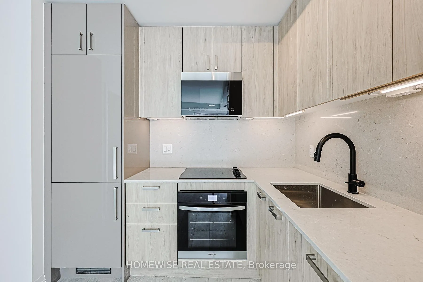 Front of Unit 604, 280 Dundas Street W