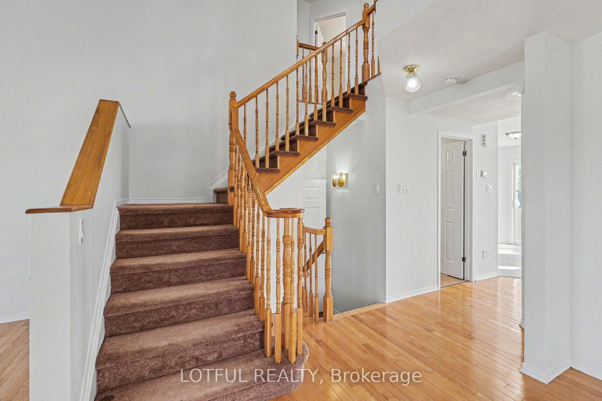 Photo 5 of 2243 Esprit Drive, Ottawa, Avalon East — HOMEH