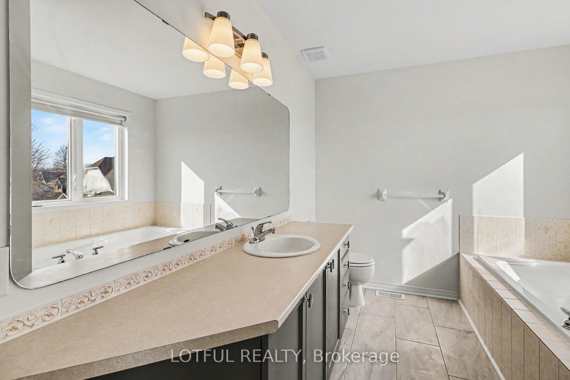 Photo 19 of 2243 Esprit Drive, Ottawa, Avalon East — HOMEH