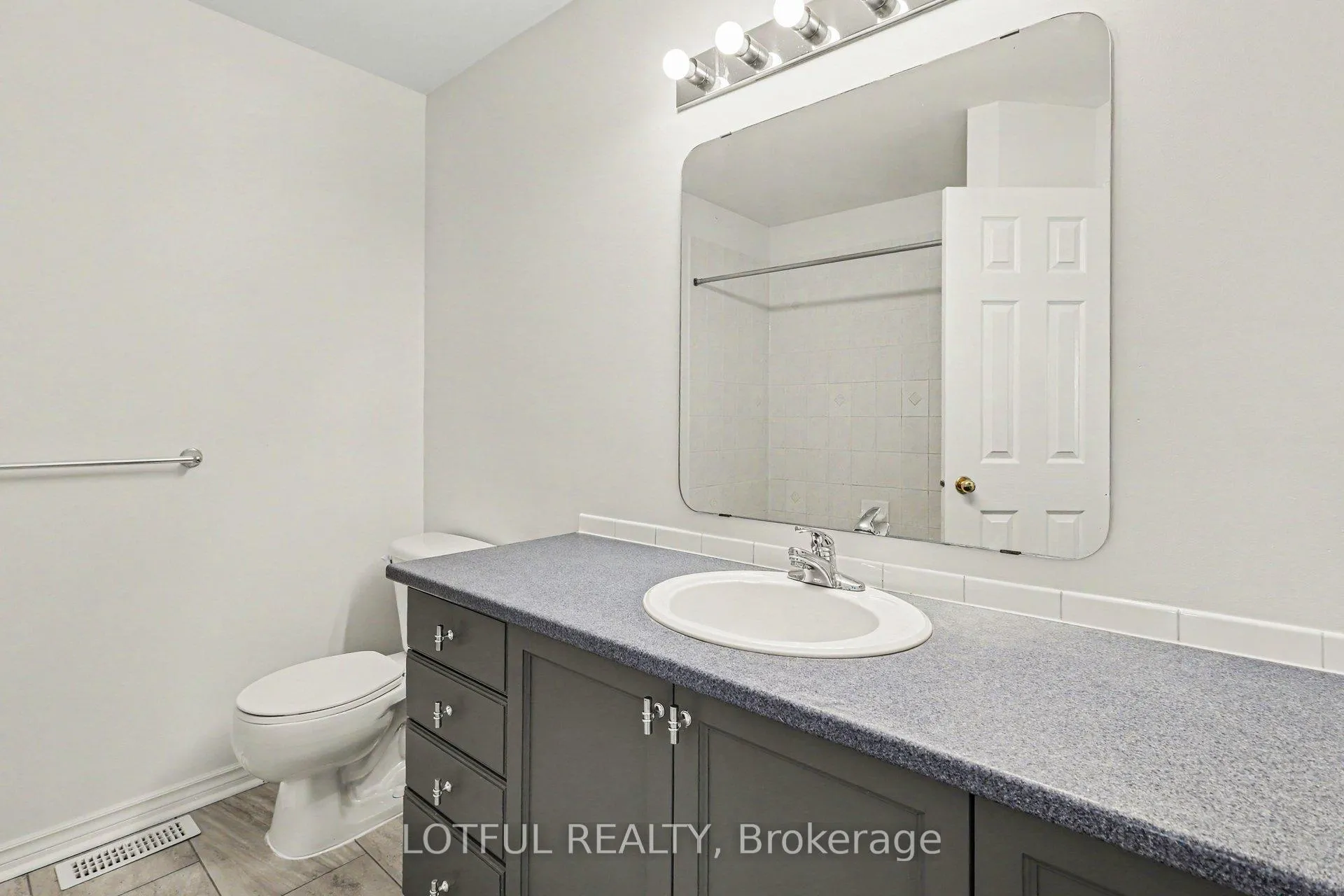 Photo 23 of 2243 Esprit Drive, Ottawa, Avalon East — HOMEH