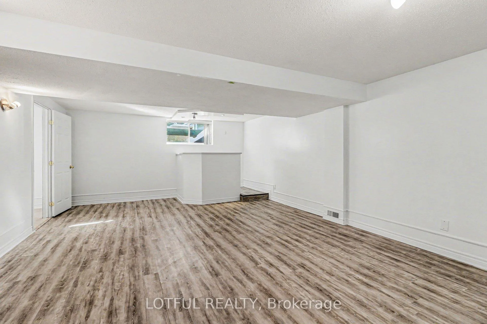Photo 25 of 2243 Esprit Drive, Ottawa, Avalon East — HOMEH