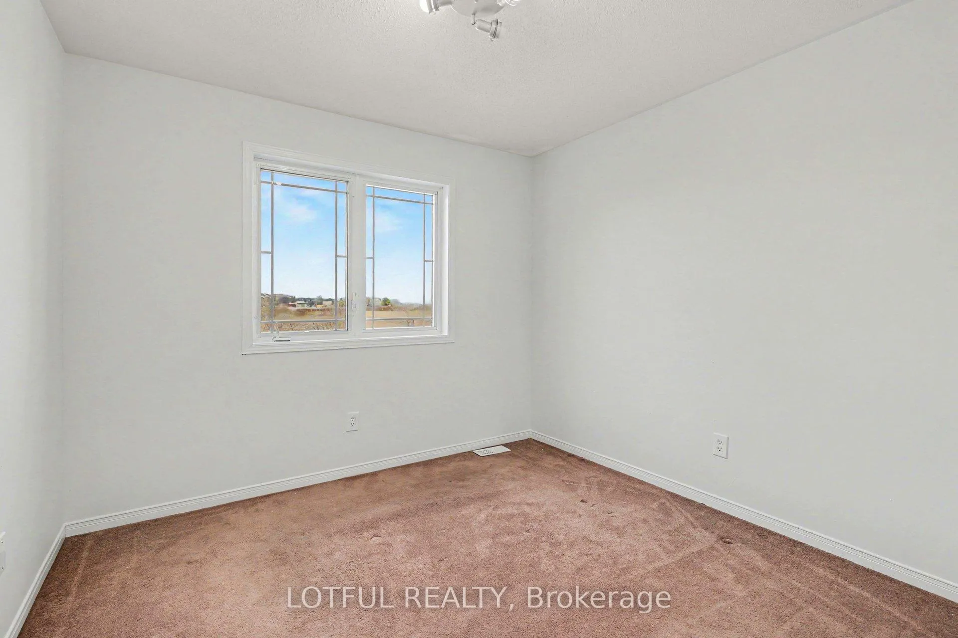 Photo 30 of 2243 Esprit Drive, Ottawa, Avalon East — HOMEH