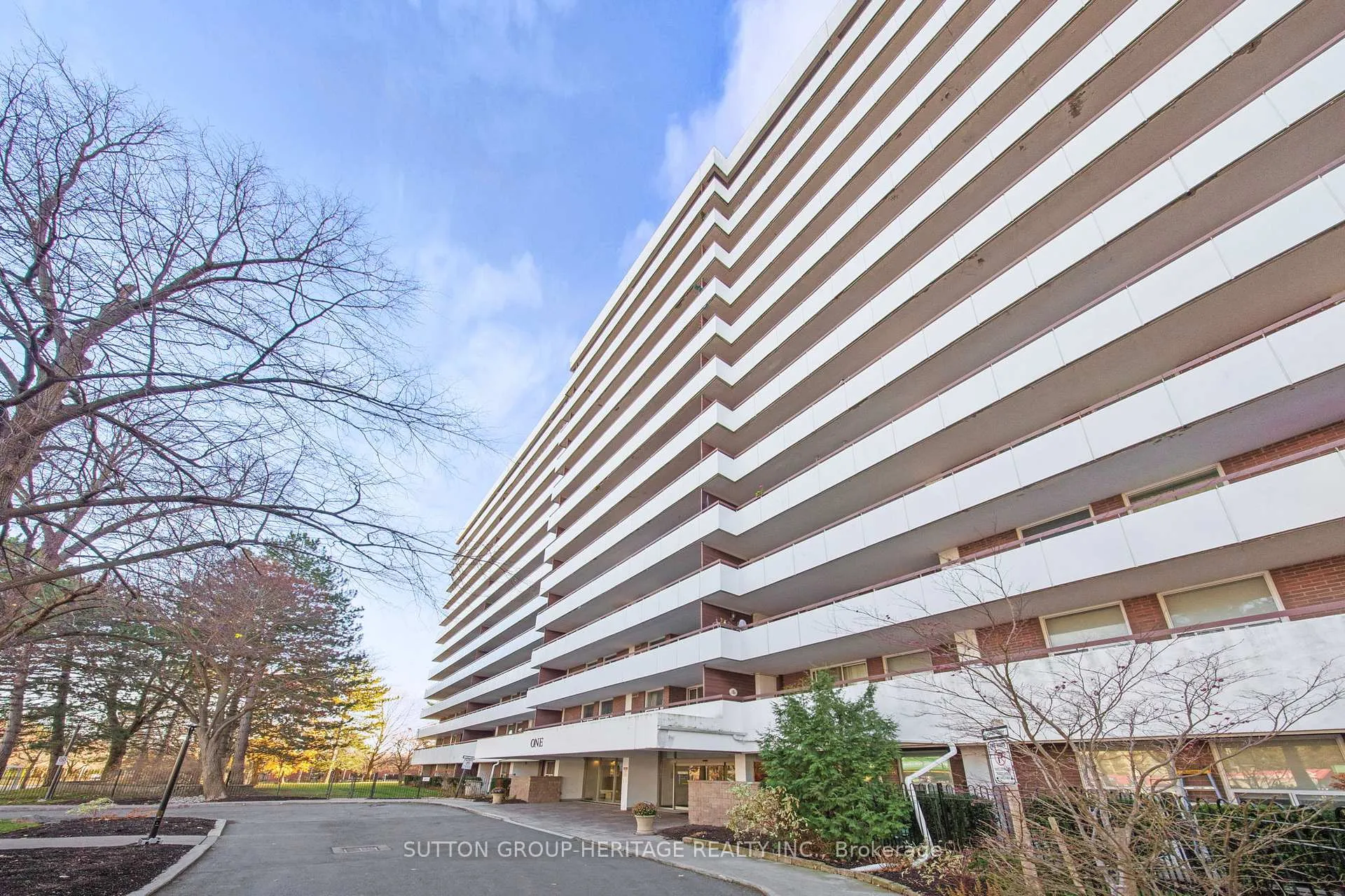 Front of Unit 706, 1 Royal Orchard Boulevard