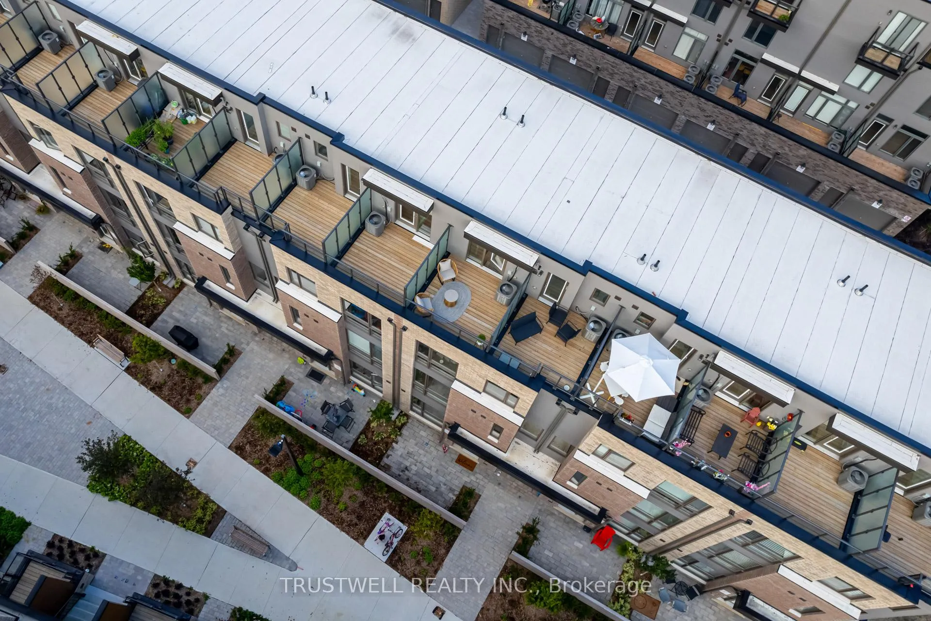 Photo 3 of Unit 13, 88 Turtle Island Road, Toronto, Englemount-Lawrence — HOMEH