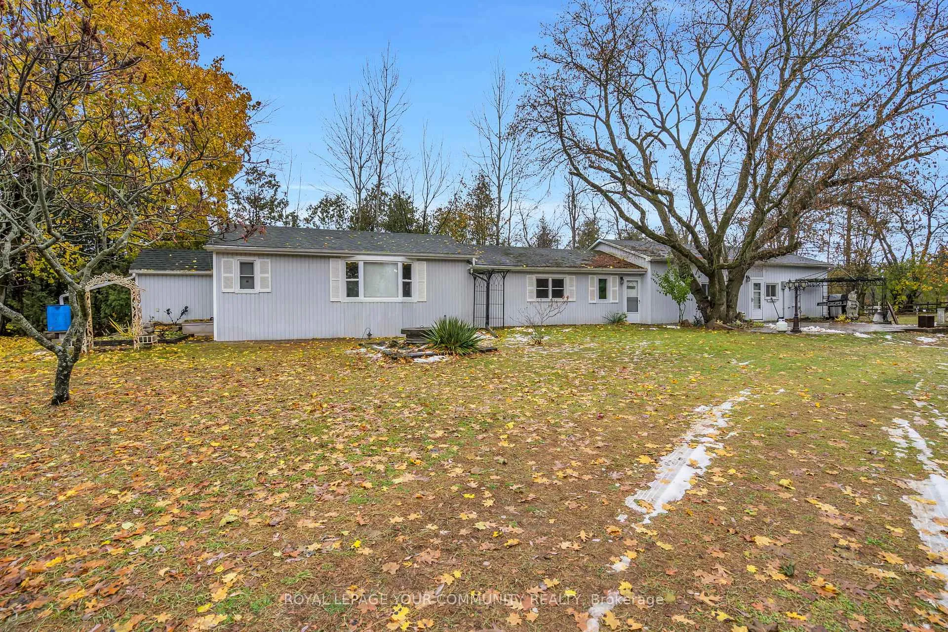 Photo 5 of 696 Catering Road S, Georgina, Baldwin — HOMEH