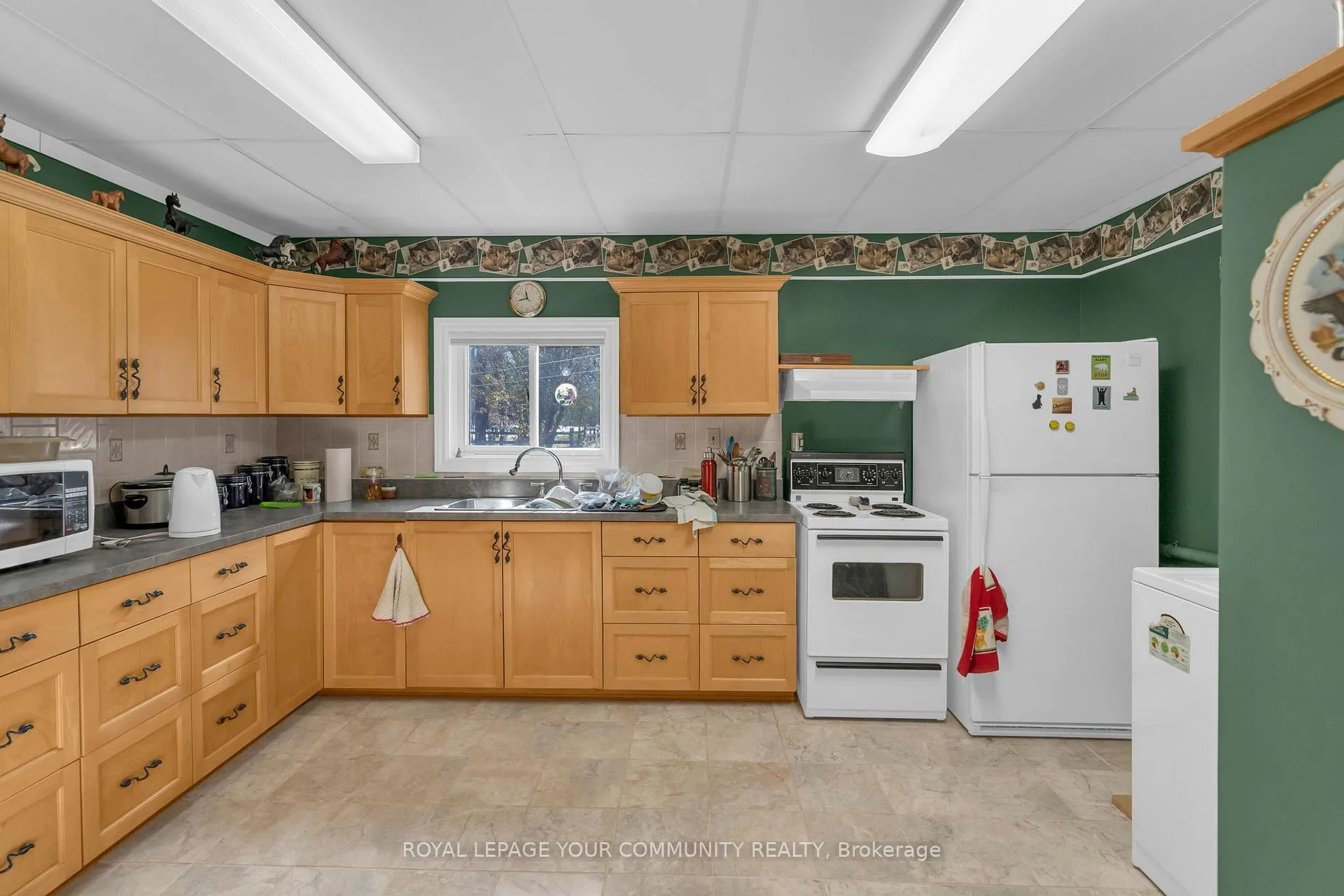 Photo 12 of 696 Catering Road S, Georgina, Baldwin — HOMEH