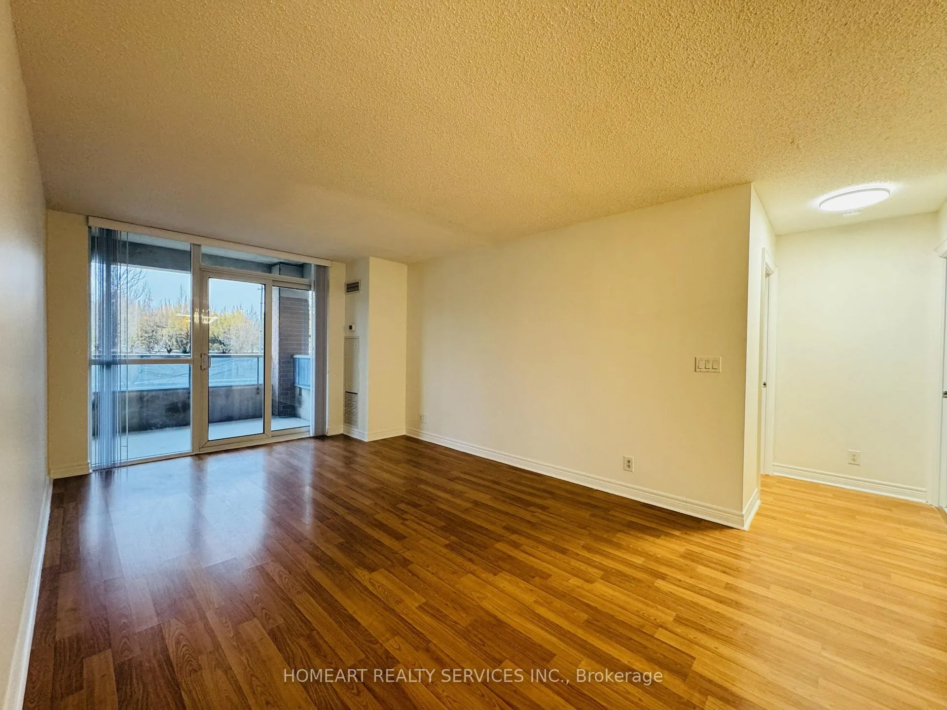 Photo 2 of Unit 216, 33 Cox Boulevard, Markham, Unionville — HOMEH