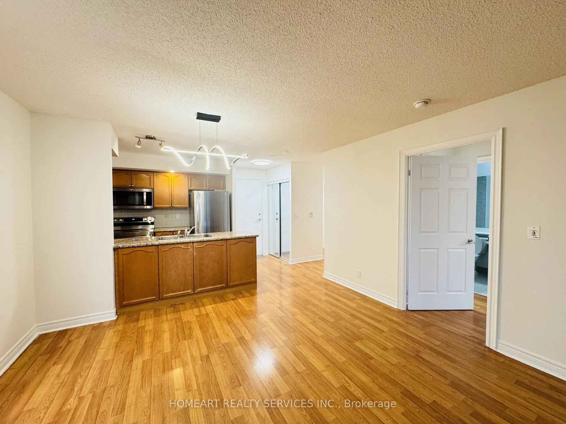 Photo 3 of Unit 216, 33 Cox Boulevard, Markham, Unionville — HOMEH