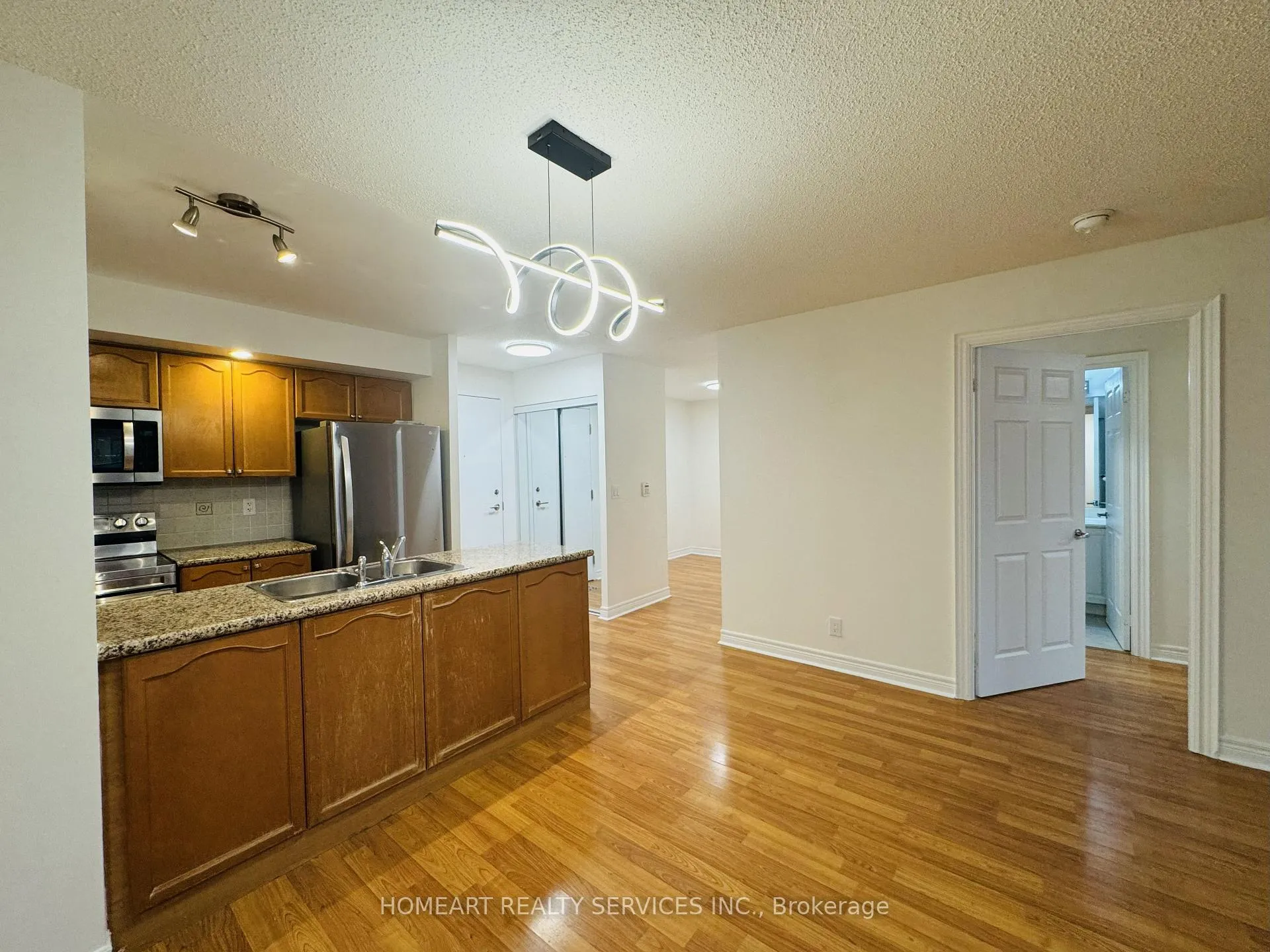 Photo 4 of Unit 216, 33 Cox Boulevard, Markham, Unionville — HOMEH