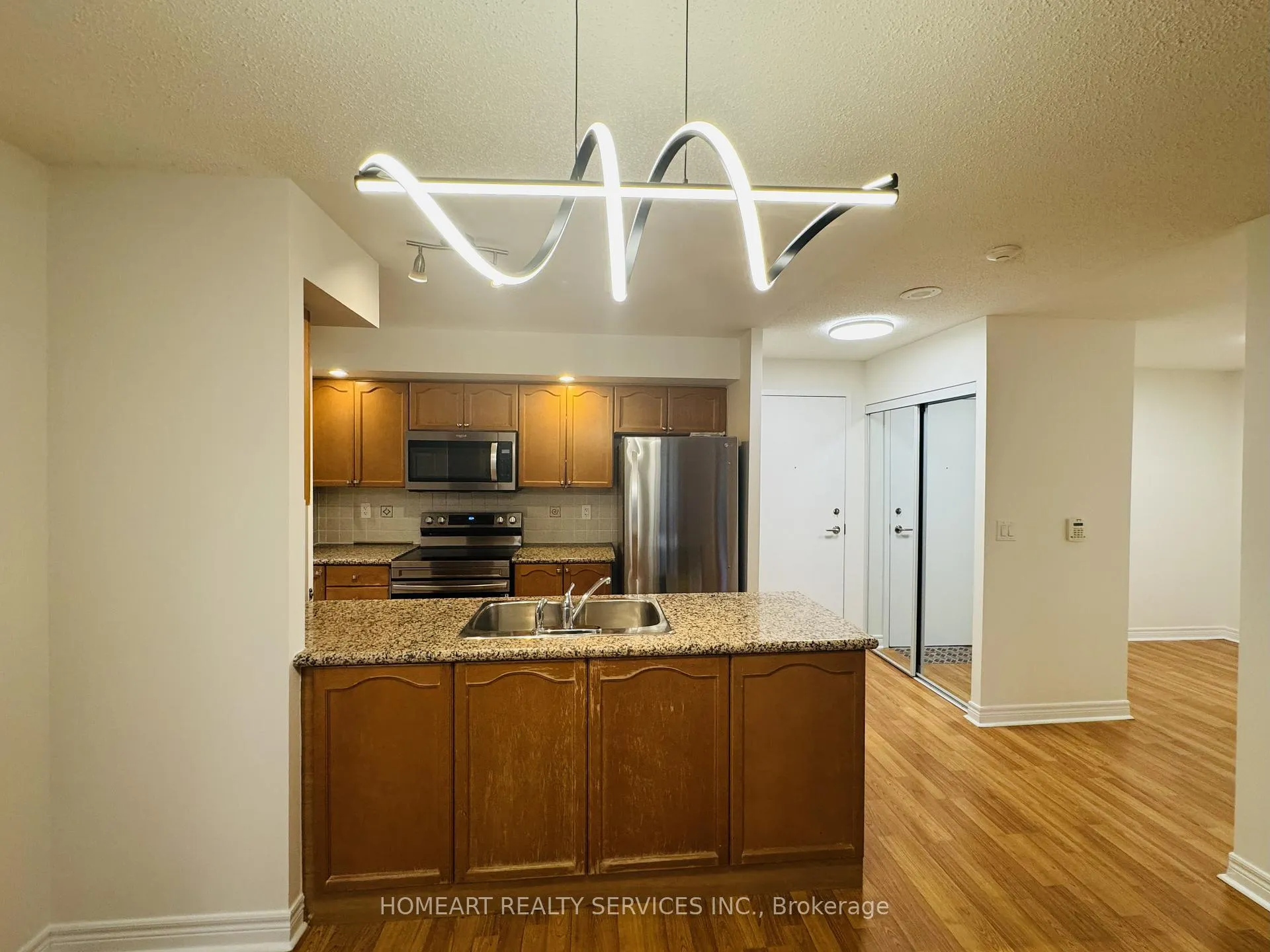 Photo 5 of Unit 216, 33 Cox Boulevard, Markham, Unionville — HOMEH