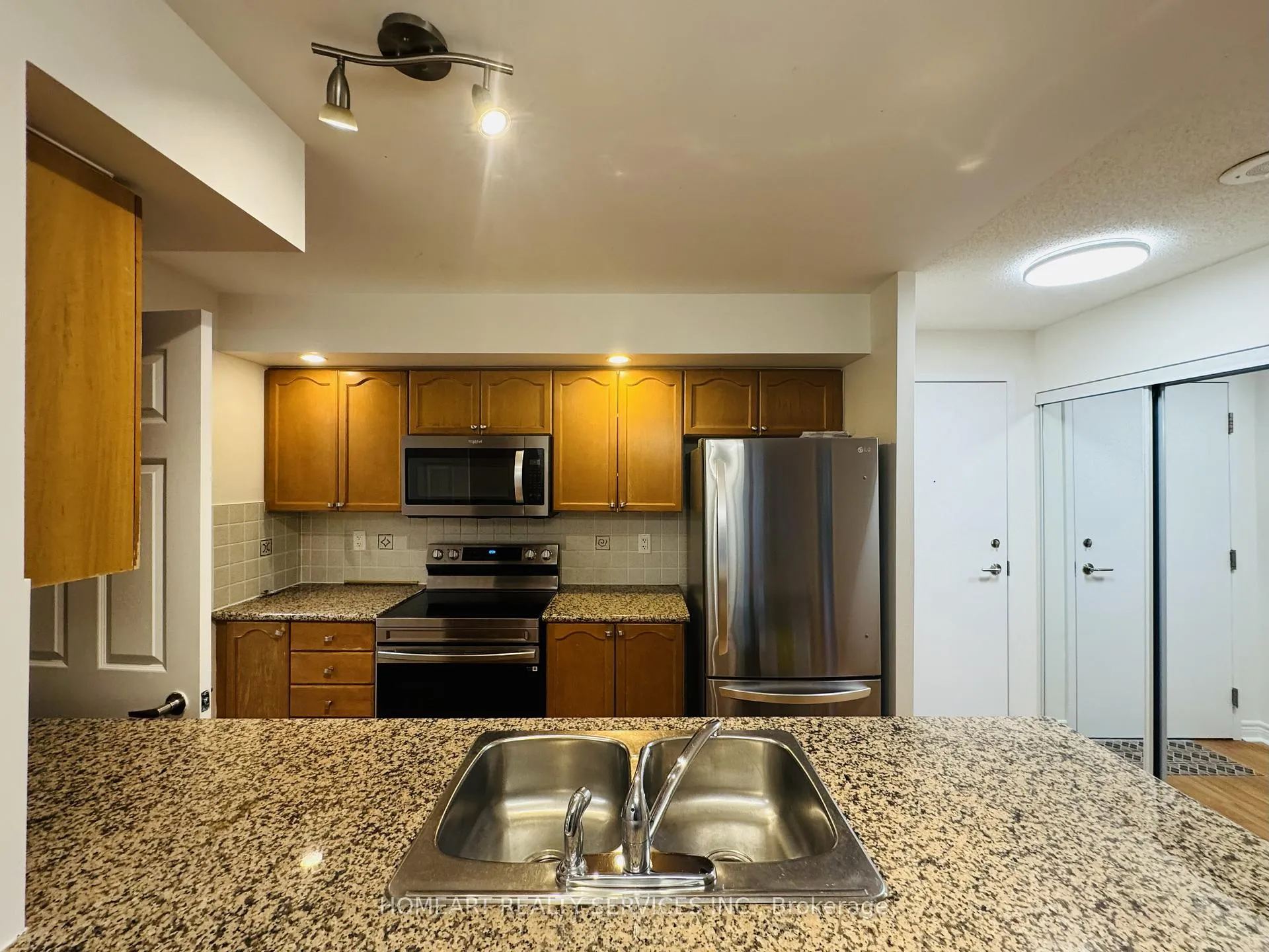 Photo 6 of Unit 216, 33 Cox Boulevard, Markham, Unionville — HOMEH