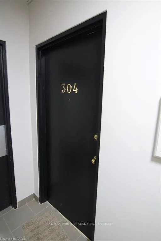 Photo 3 of Unit 304, 122 Sixth Avenue, Kitchener — HOMEH