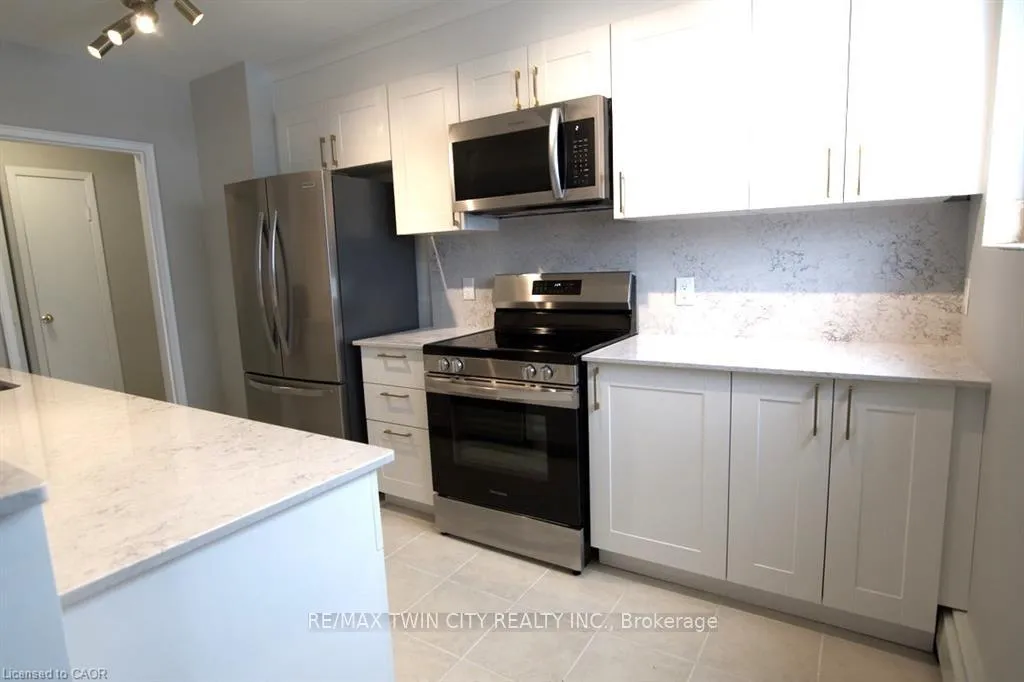 Photo 4 of Unit 304, 122 Sixth Avenue, Kitchener — HOMEH