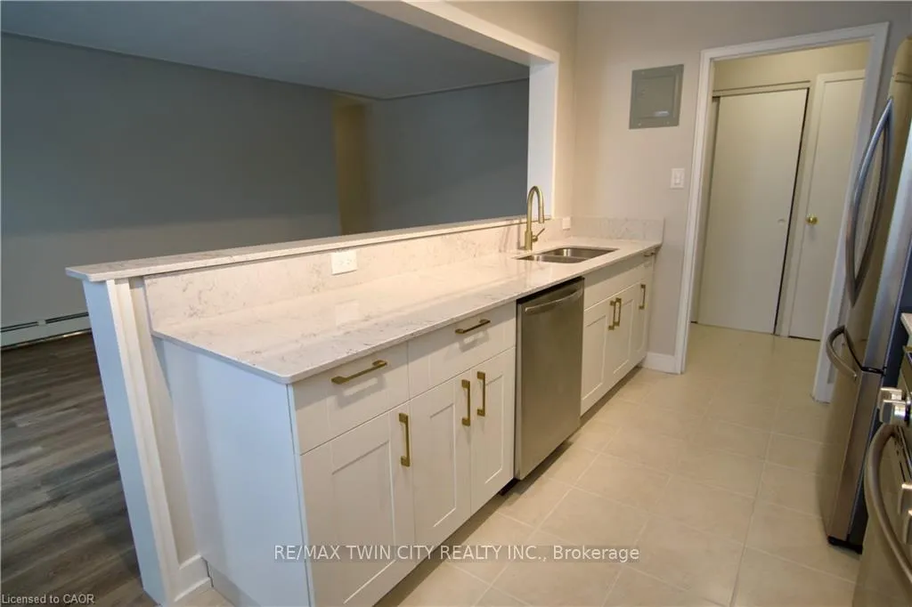 Photo 5 of Unit 304, 122 Sixth Avenue, Kitchener — HOMEH