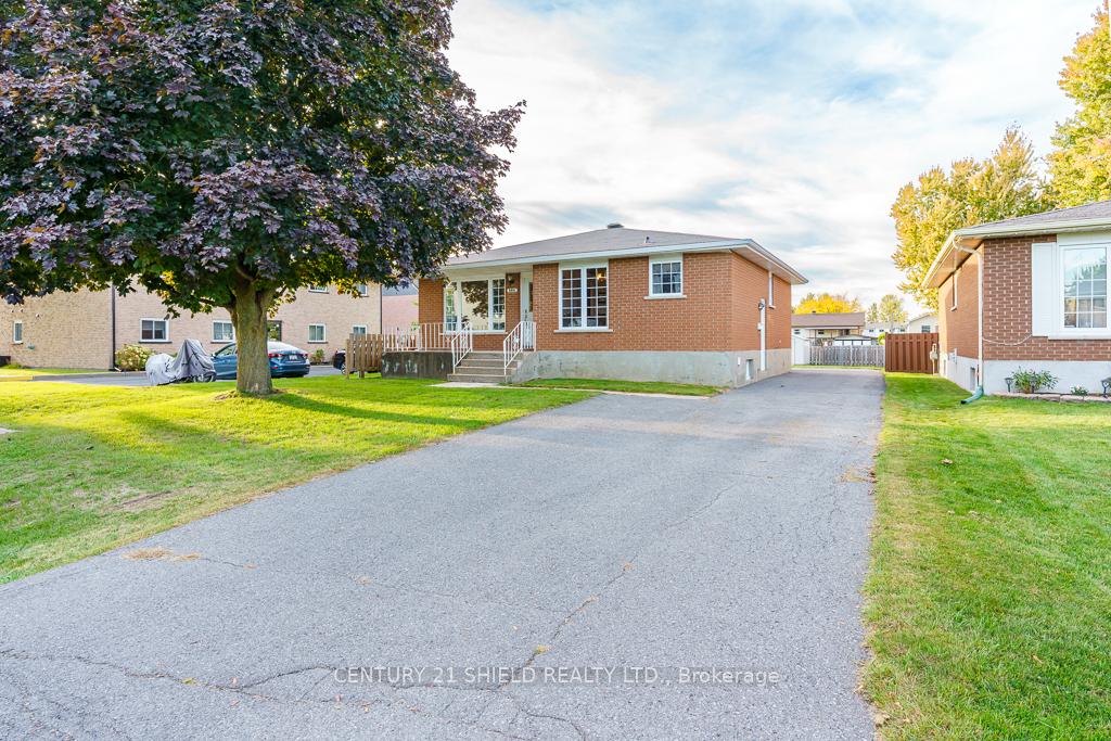 Photo 3 of 105 Athlone Drive, Cornwall — HOMEH