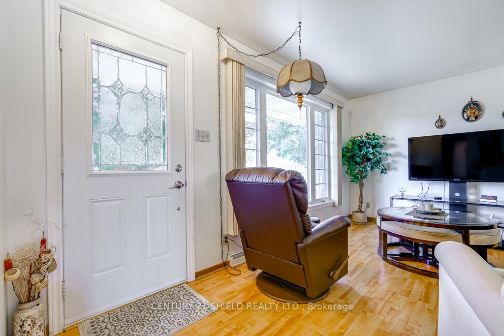 Photo 7 of 105 Athlone Drive, Cornwall — HOMEH