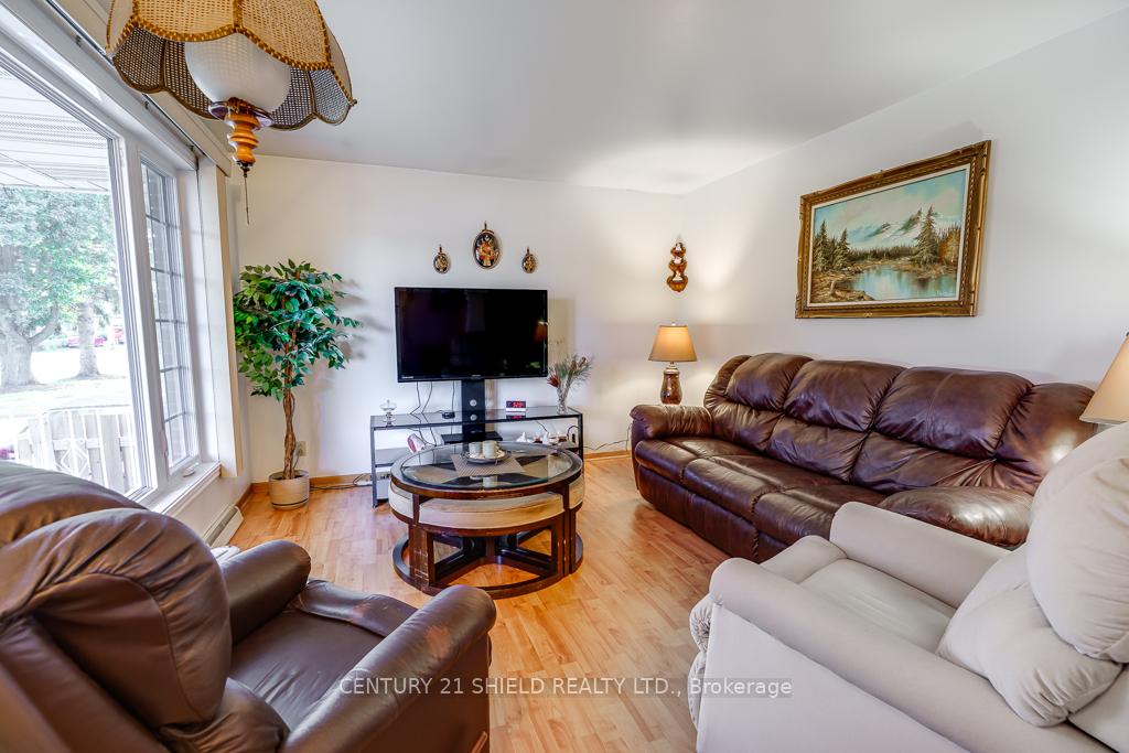 Photo 8 of 105 Athlone Drive, Cornwall — HOMEH