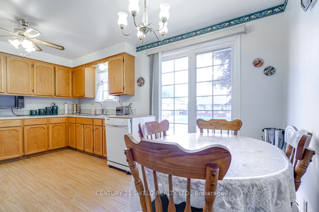 Photo 9 of 105 Athlone Drive, Cornwall — HOMEH