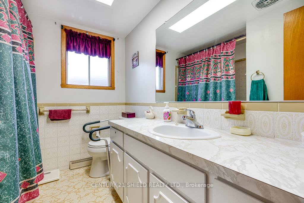 Photo 13 of 105 Athlone Drive, Cornwall — HOMEH