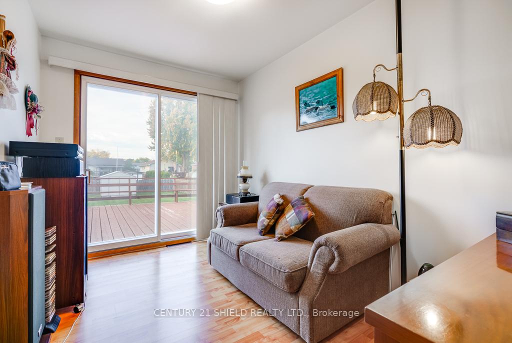 Photo 14 of 105 Athlone Drive, Cornwall — HOMEH