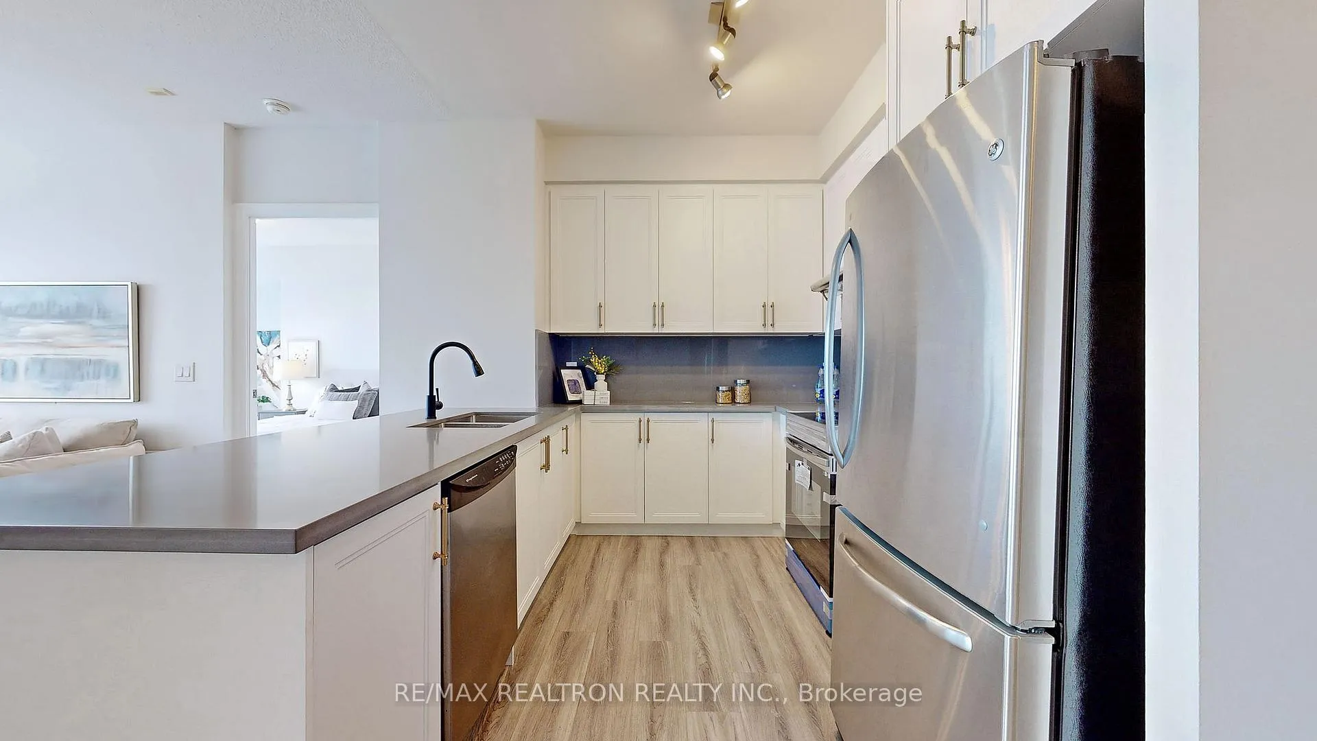 Photo 11 of Unit 609, 57 Upper Duke Crescent, Markham, Unionville — HOMEH