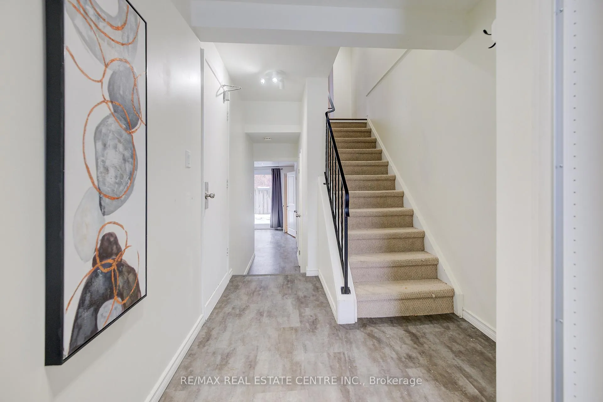 Photo 4 of Unit 68, 1115 Paramount Drive, Hamilton, Stoney Creek — HOMEH