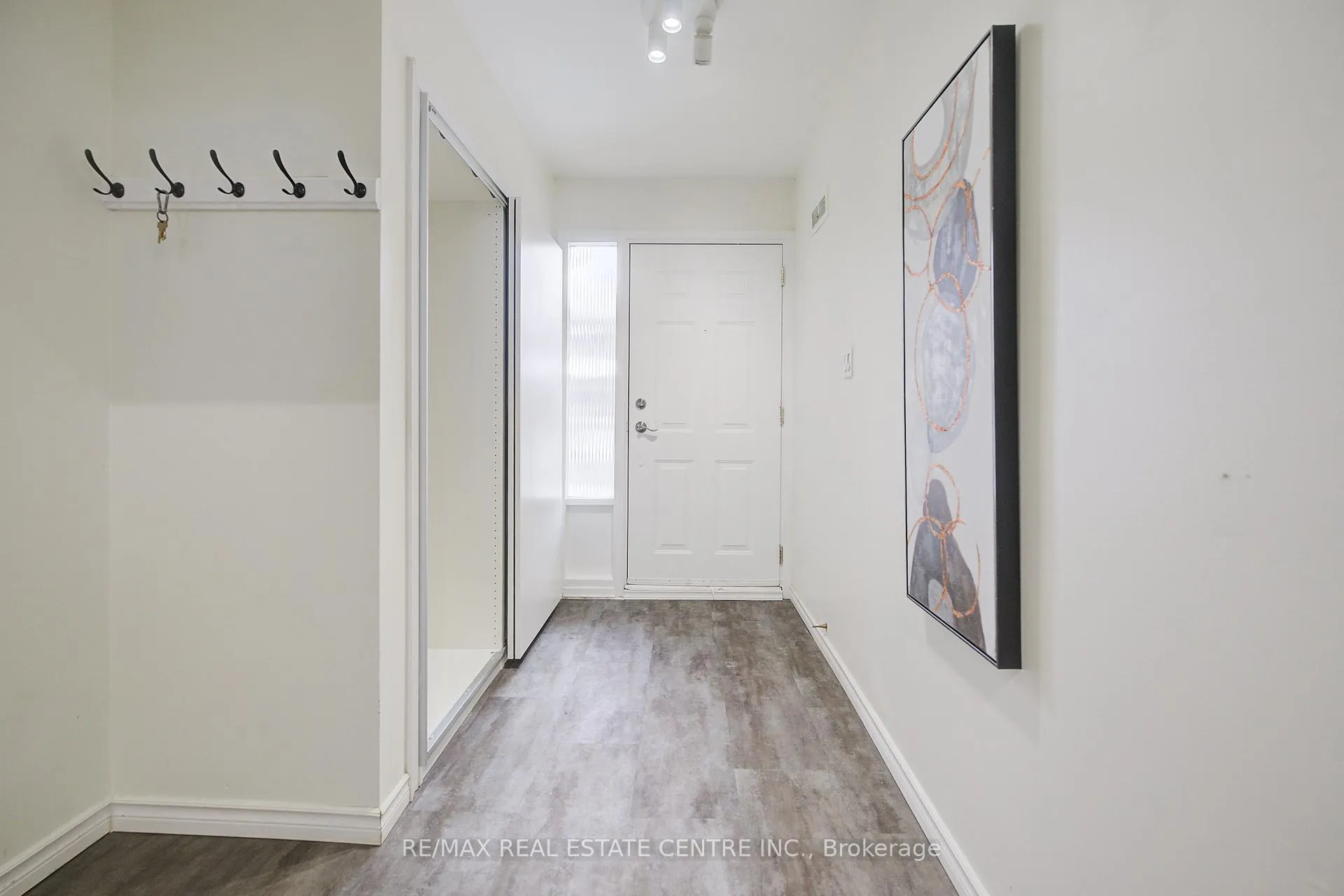 Photo 5 of Unit 68, 1115 Paramount Drive, Hamilton, Stoney Creek — HOMEH