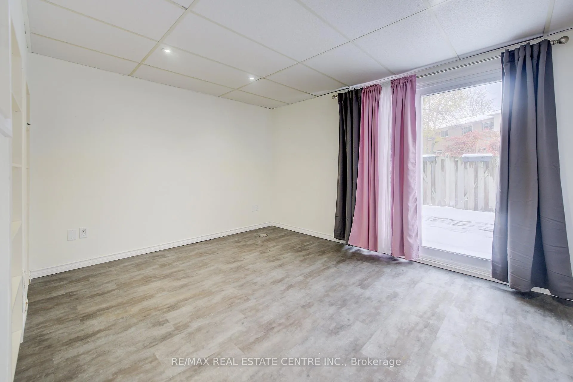 Photo 6 of Unit 68, 1115 Paramount Drive, Hamilton, Stoney Creek — HOMEH