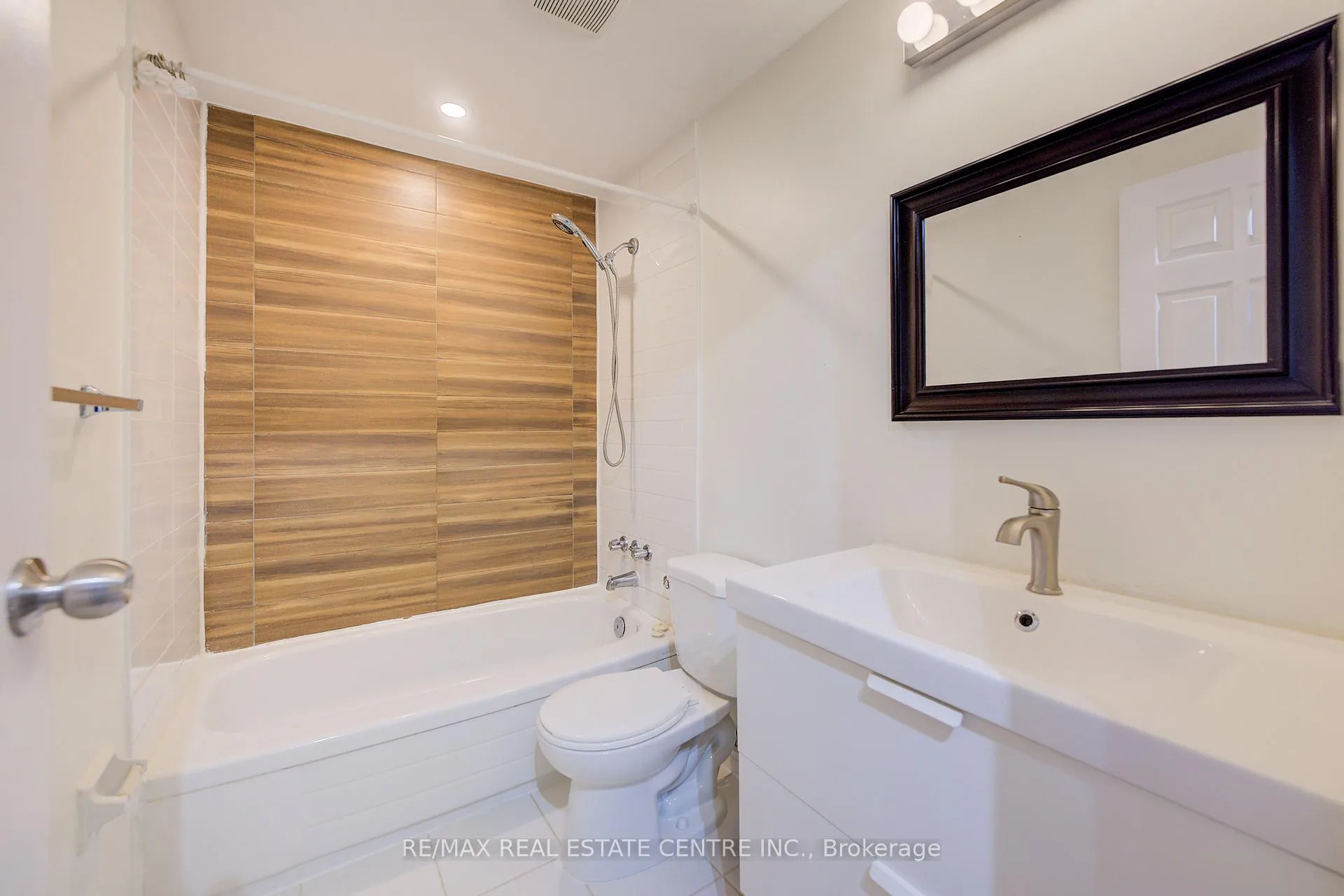 Photo 25 of Unit 68, 1115 Paramount Drive, Hamilton, Stoney Creek — HOMEH