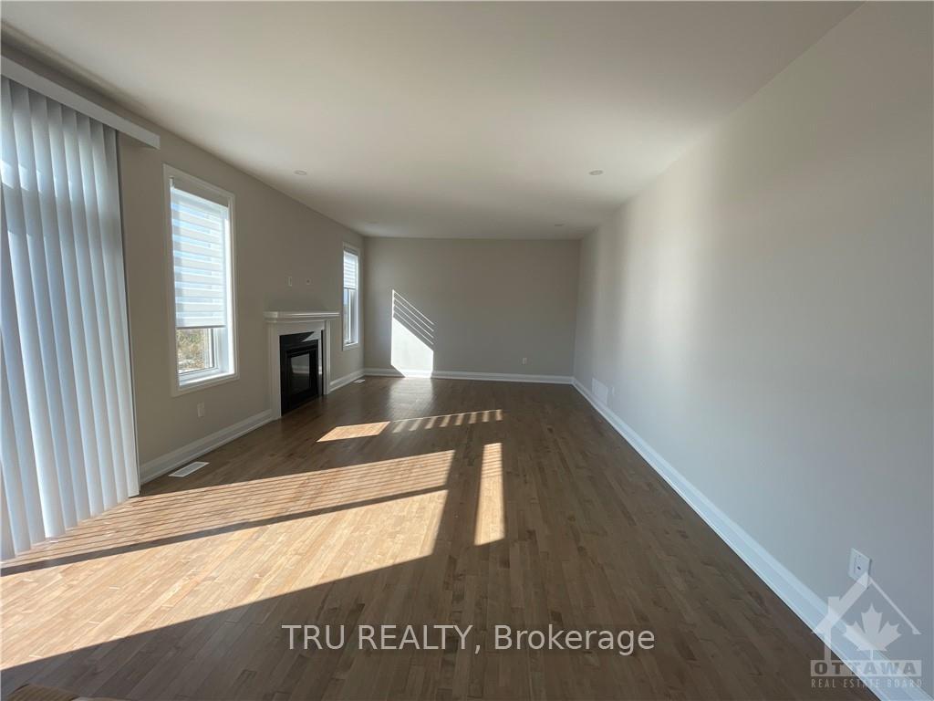 Photo 3 of 312 Appalachian Circle, Ottawa, Barrhaven - Half Moon Bay — HOMEH