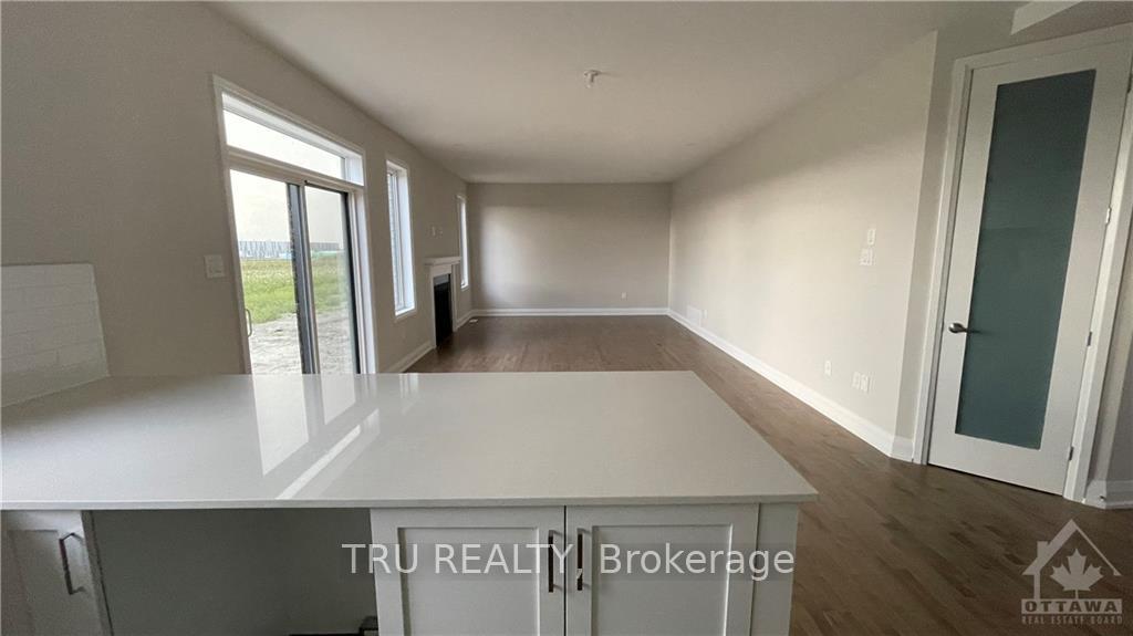 Photo 4 of 312 Appalachian Circle, Ottawa, Barrhaven - Half Moon Bay — HOMEH
