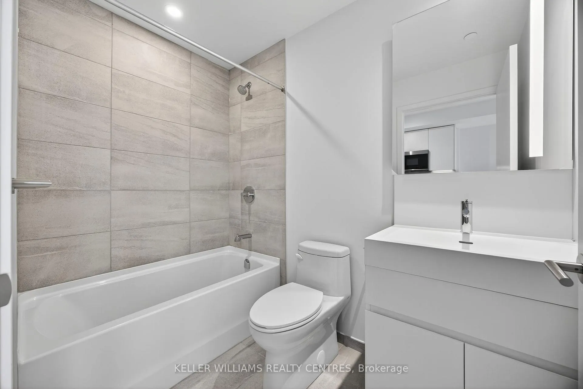 Photo 3 of Unit 909, 39 Mary Street, Barrie, City Centre — HOMEH