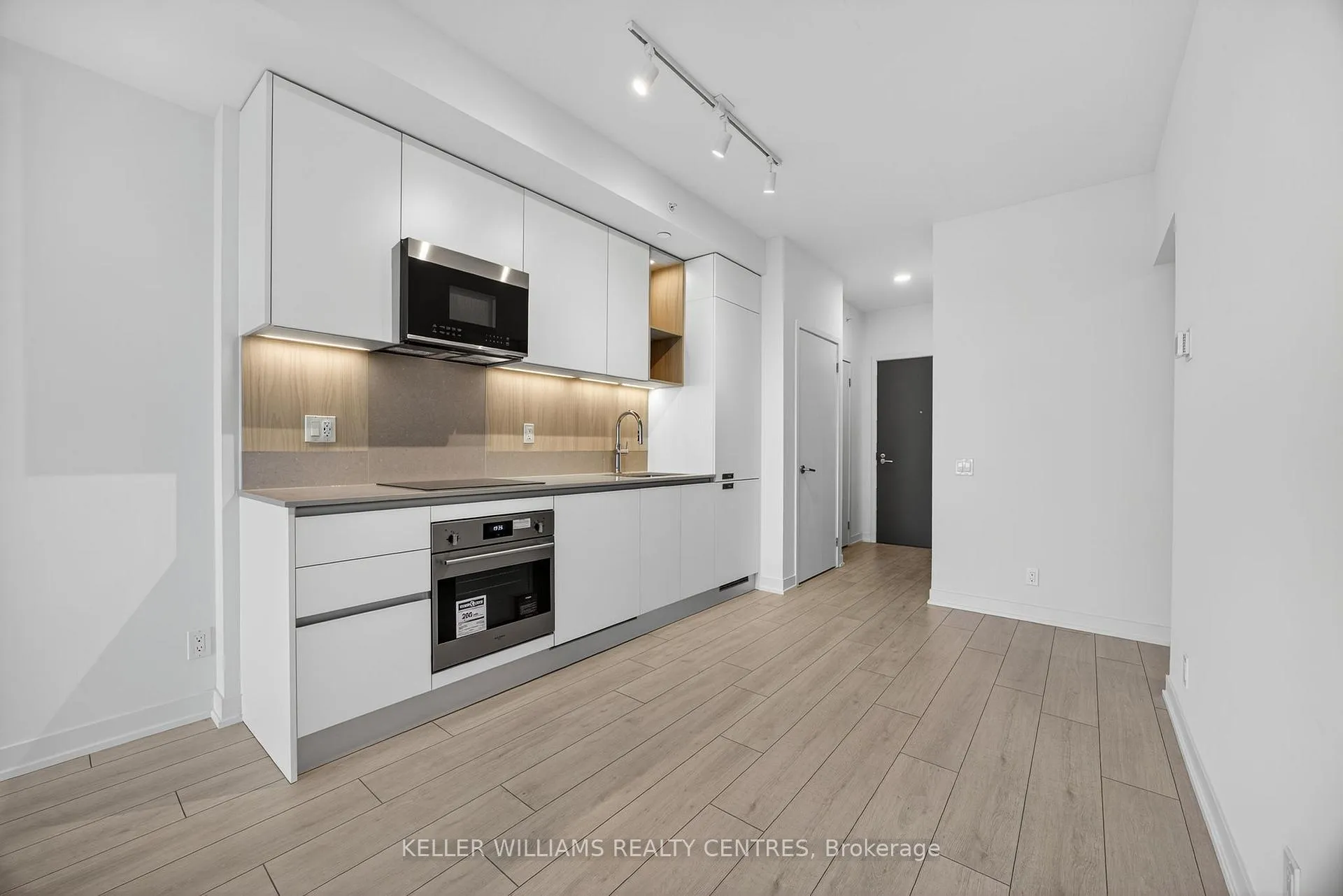 Photo 8 of Unit 909, 39 Mary Street, Barrie, City Centre — HOMEH