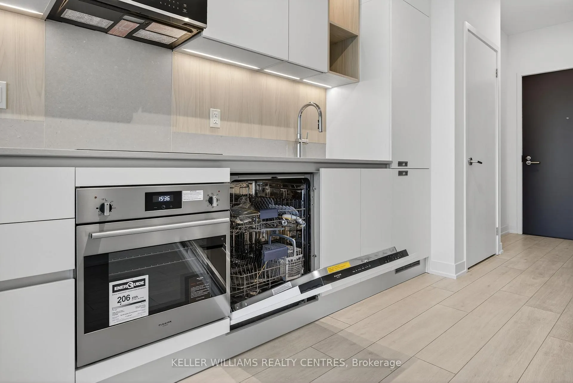 Photo 9 of Unit 909, 39 Mary Street, Barrie, City Centre — HOMEH