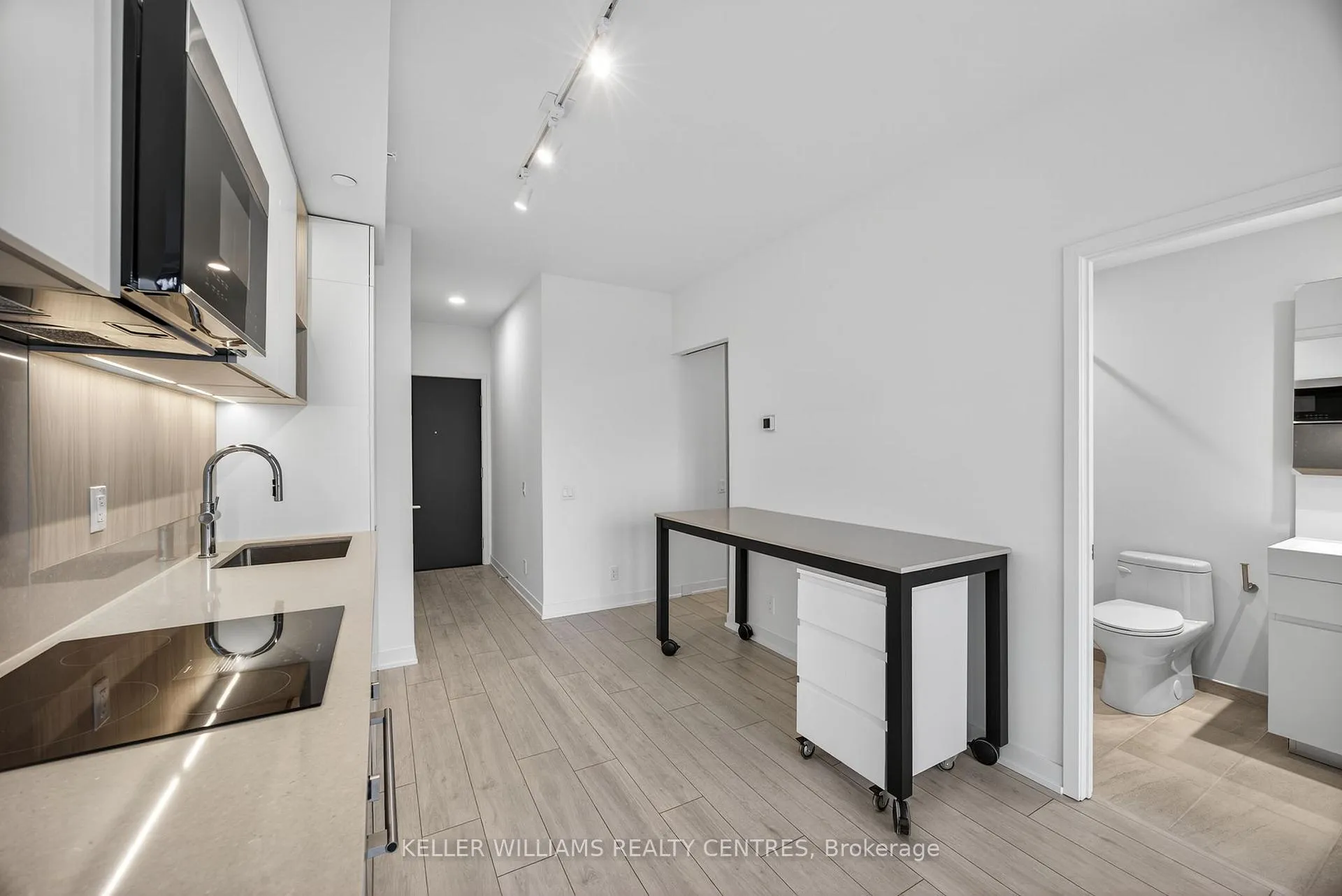 Photo 11 of Unit 909, 39 Mary Street, Barrie, City Centre — HOMEH