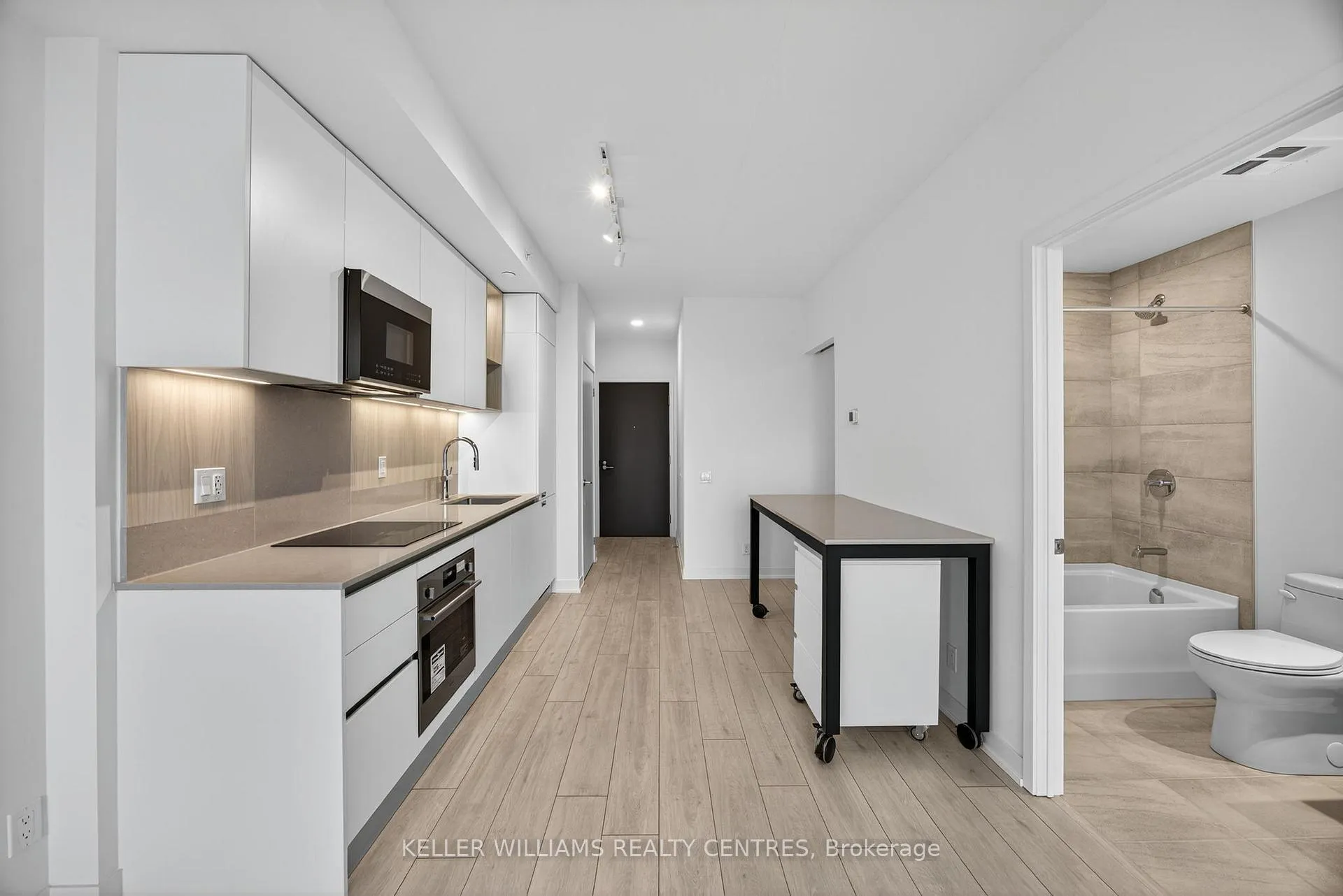 Photo 12 of Unit 909, 39 Mary Street, Barrie, City Centre — HOMEH