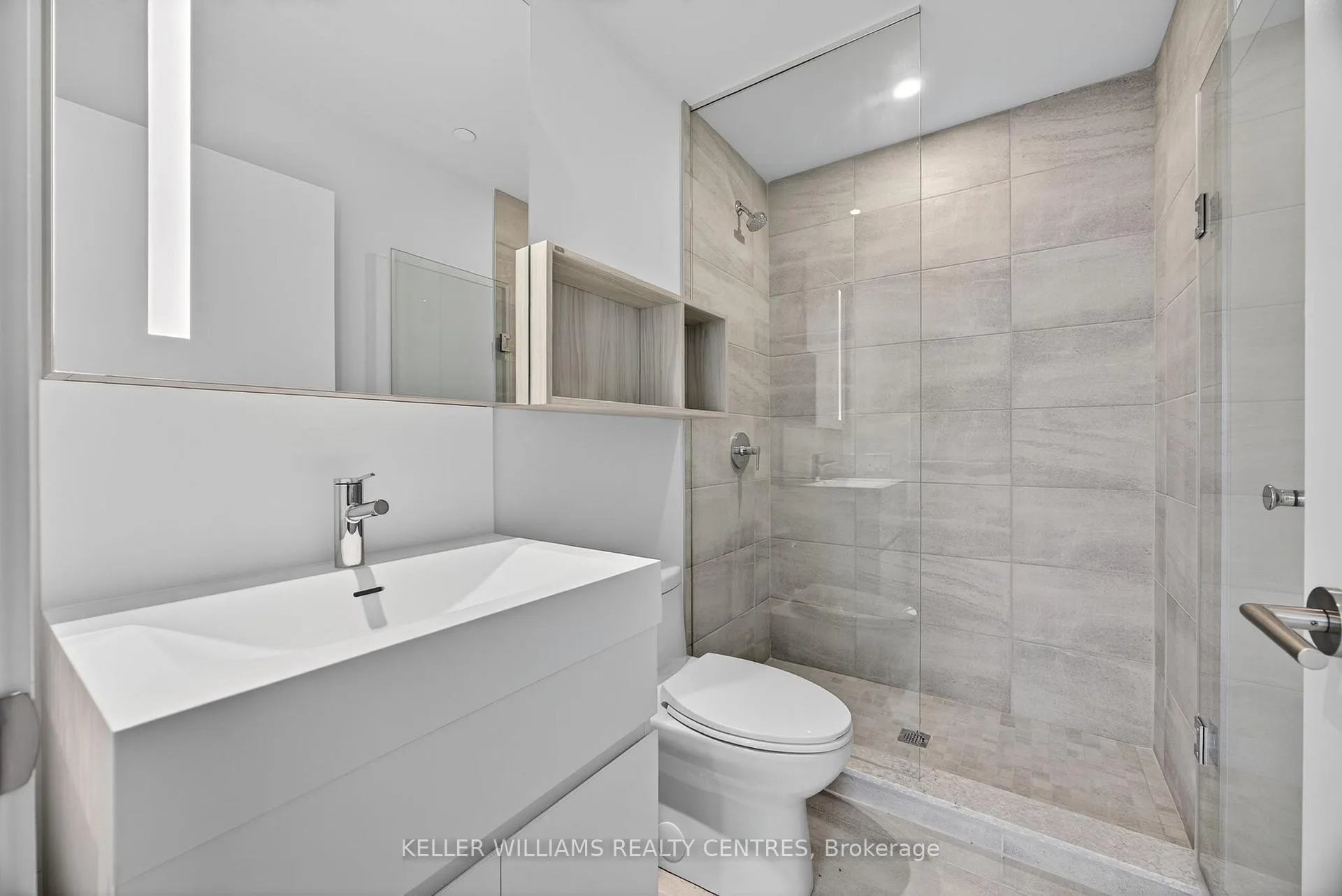 Photo 19 of Unit 909, 39 Mary Street, Barrie, City Centre — HOMEH