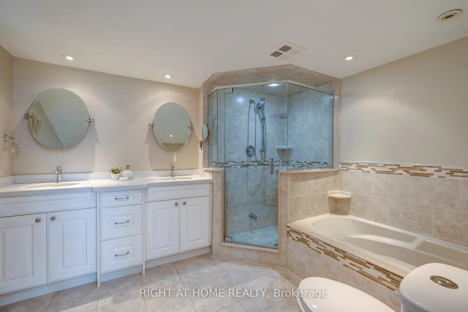 Photo 26 of Unit 624, 25 Austin Drive, Markham, Markville — HOMEH