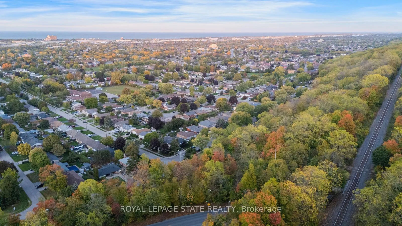 Photo 8 of 62 brentwood Drive, Hamilton, Stoney Creek — HOMEH