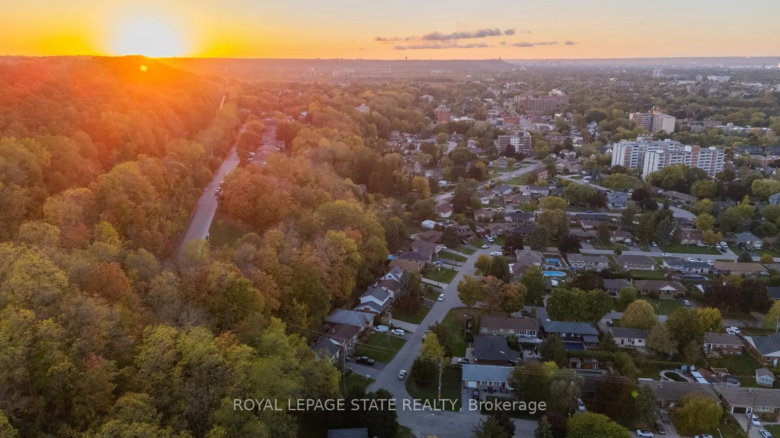 Photo 9 of 62 brentwood Drive, Hamilton, Stoney Creek — HOMEH