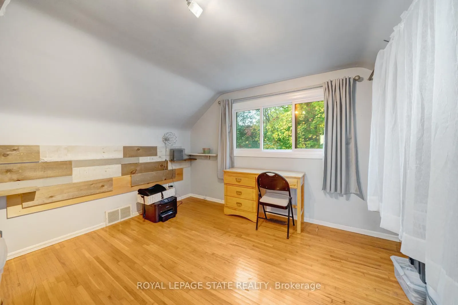 Photo 28 of 62 brentwood Drive, Hamilton, Stoney Creek — HOMEH