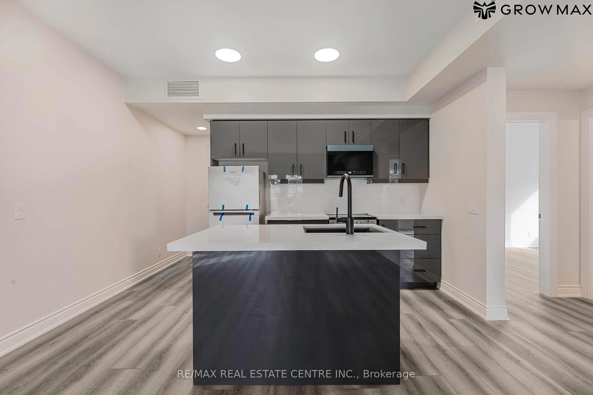 Photo 15 of Unit 202-2B, 261 King Street, Hamilton, Stoney Creek — HOMEH