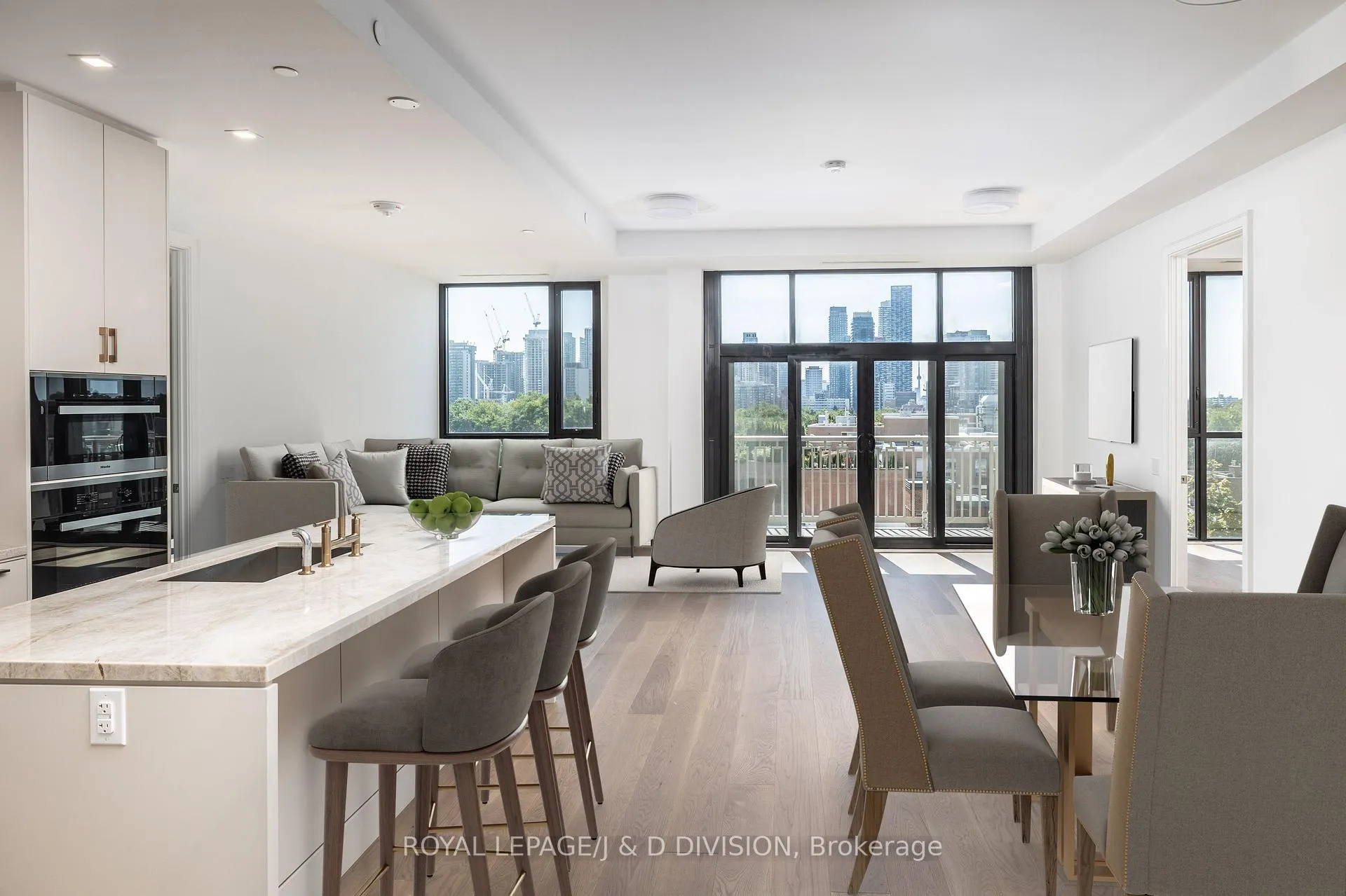 Photo 3 of Unit 805, 1 Strathgowan Avenue, Toronto, Lawrence Park South — HOMEH